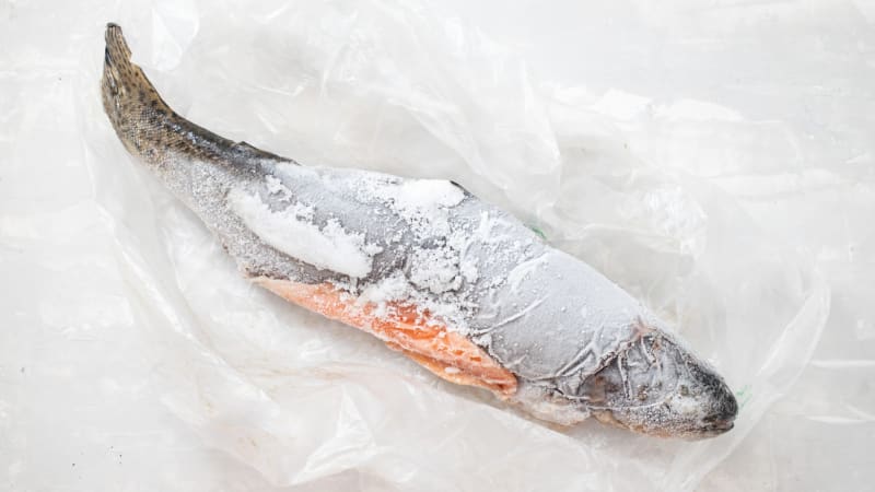 Gefrierbrand droht wenn der Fisch nicht luftdicht verpackt wurde<br>
